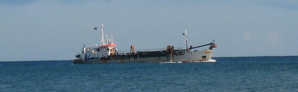 Barco de limpieza de la costa del litoral del Baix Llobregat (Junio de 2007)
